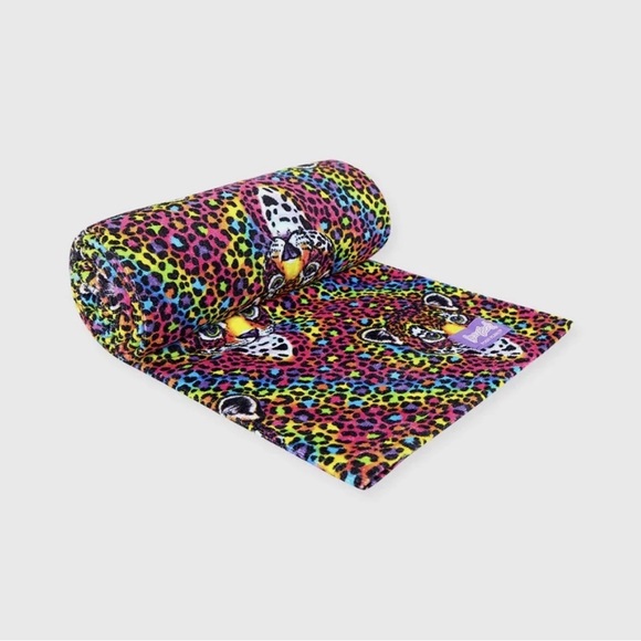 POSH PEANUT X LISA FRANK TOWEL - Picture 5 of 6